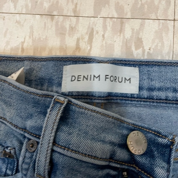 Aritzia Denim Forum - The Nico Mid Rise Skinny Crop Blue Jeans in size 26 - Picture 5 of 12